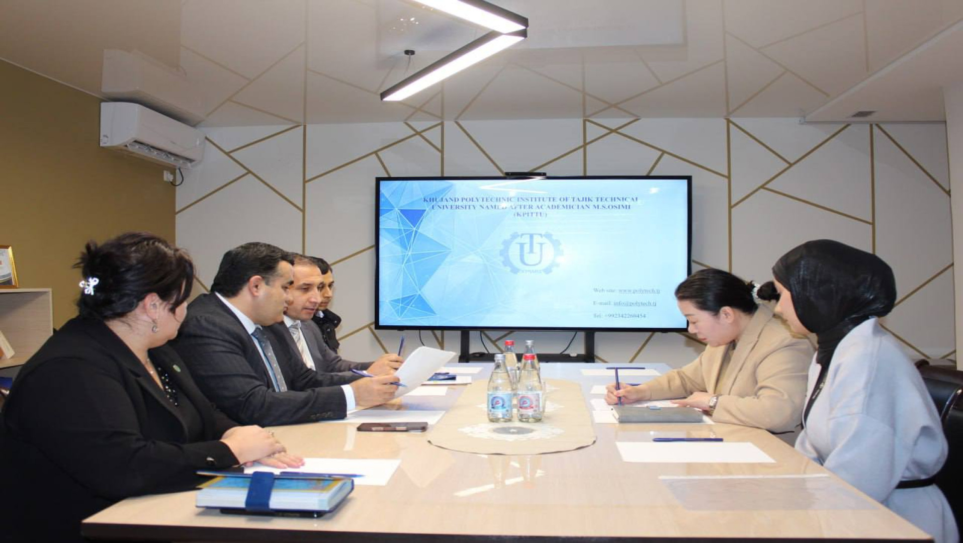 МУЛОҚОТ БО НАМОЯНДАГОНИ ТАШКИЛОТИ “ЯК КАМАРБАНД — ЯК РОҲ”