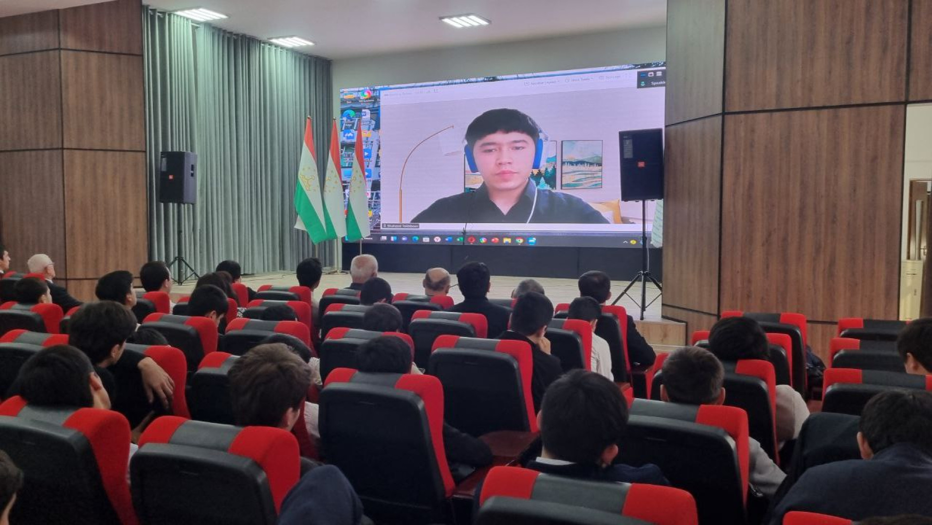 МУЛОҚОТИ ОНЛАЙНИИ ШАҲЗОД ТОЛИББОЕВ, НАМОЯНДАИ ДОНИШГОҲИ МИЛЛИИ ҶЕҶУИ КОРЕЯИ ҶАНУБӢ БО УСТОДОН ВА ДОНИШҶӮЁН