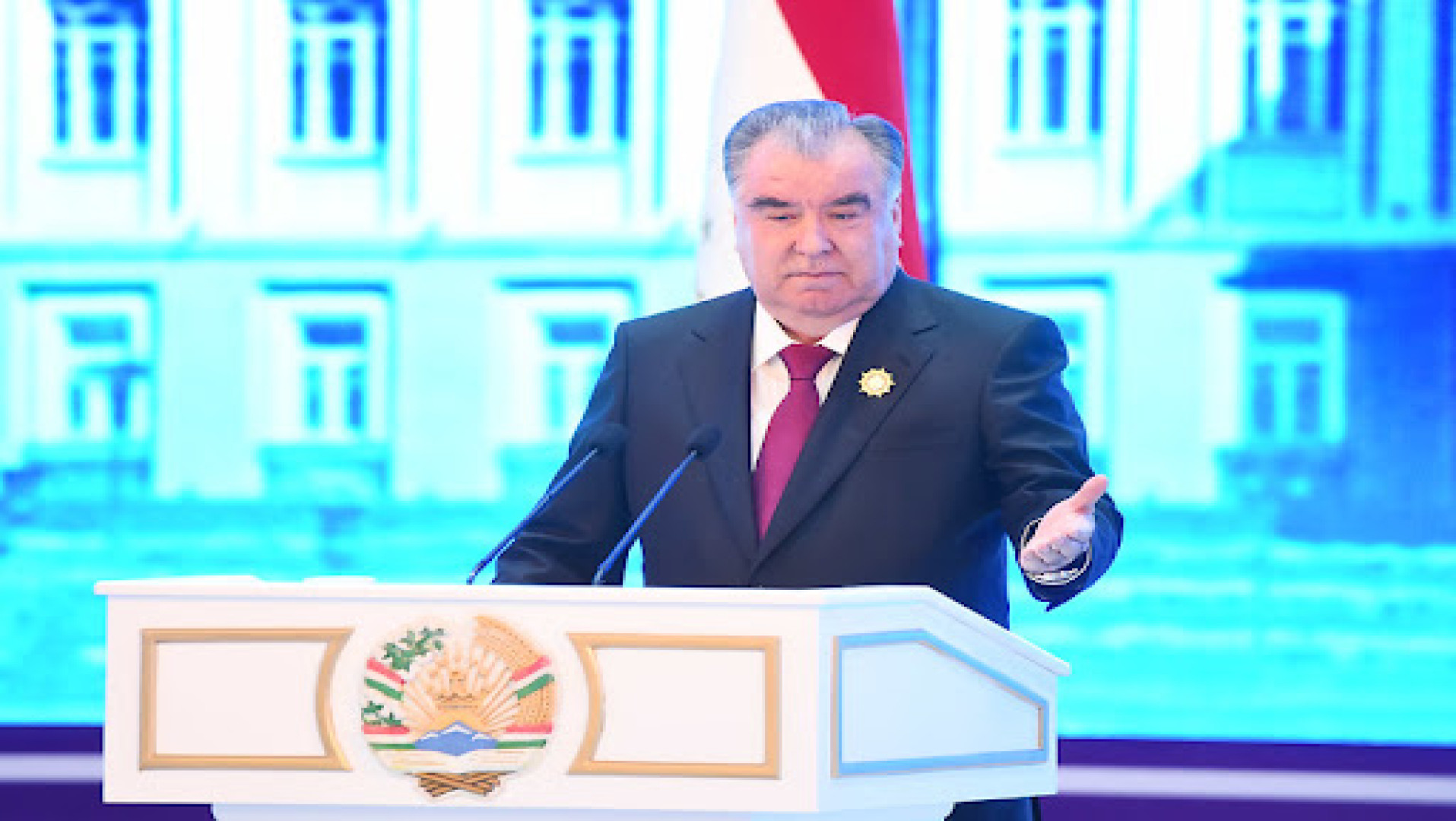 САҲМИ ПЕШВОИ МИЛЛАТ ДАР ТАҲКИМИ СУЛҲУ СУБОТ ВА ВАҲДАТИ МИЛЛӢ