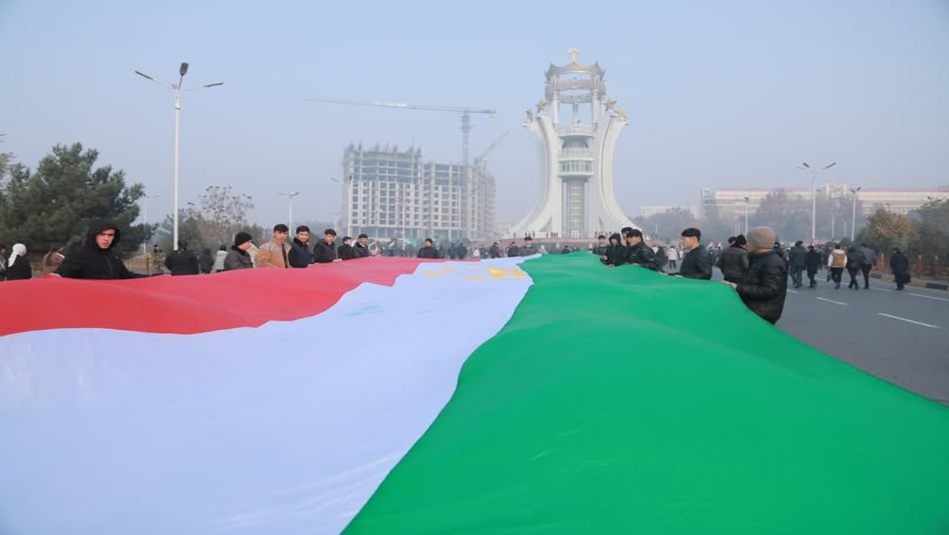 ПАРЧАМИ ДАВЛАТИИ ҶУМҲУРИИ ТОҶИКИСТОН — РАМЗИ ВАҲДАТИ МИЛЛӢ ВА ХУДШИНОСИИ ҶАВОНОН