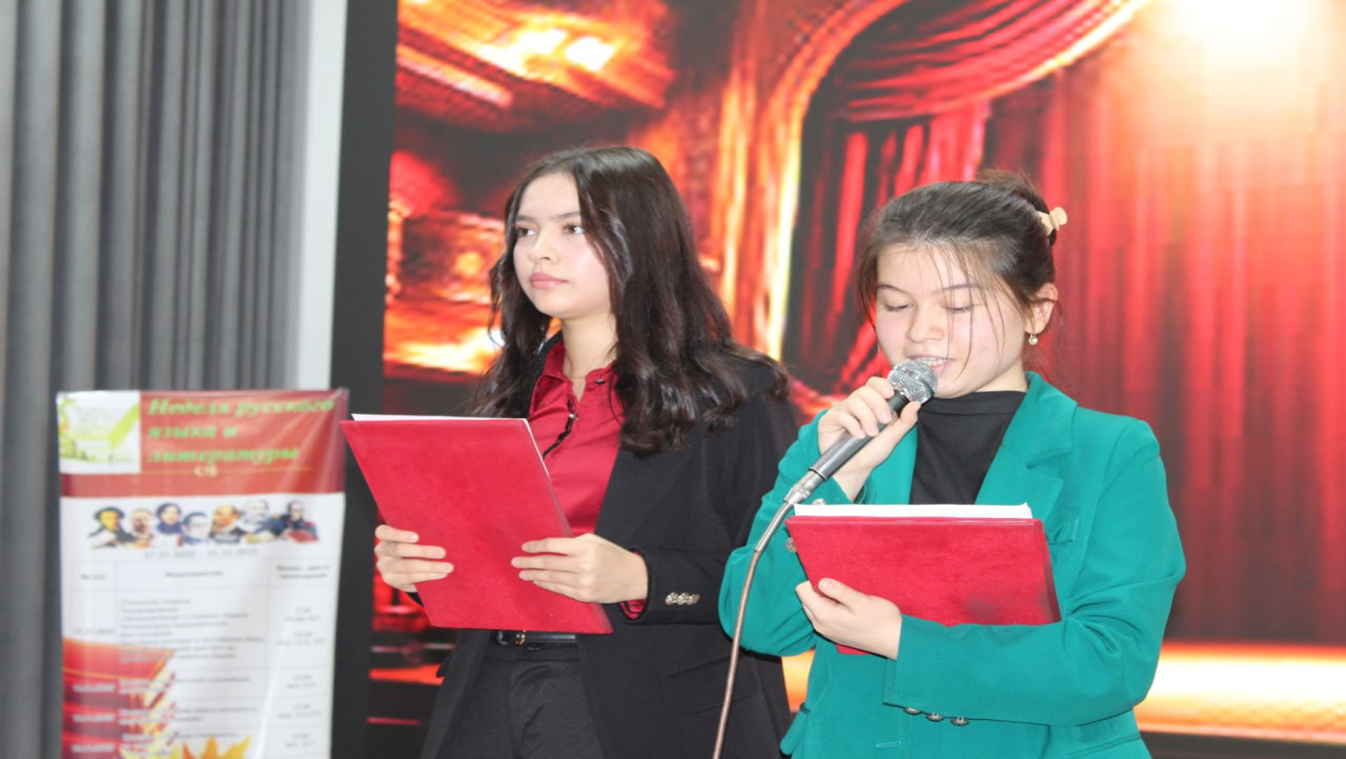 ЗАБОНДОНӢ: МАРОСИМИ ҶАМЪБАСТИ ҲАФТАИ ЗАБОНҲОИ ХОРИҶӢ